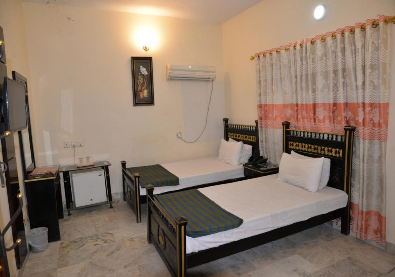 Step Inn Hotel Sukkur Kültér fotó