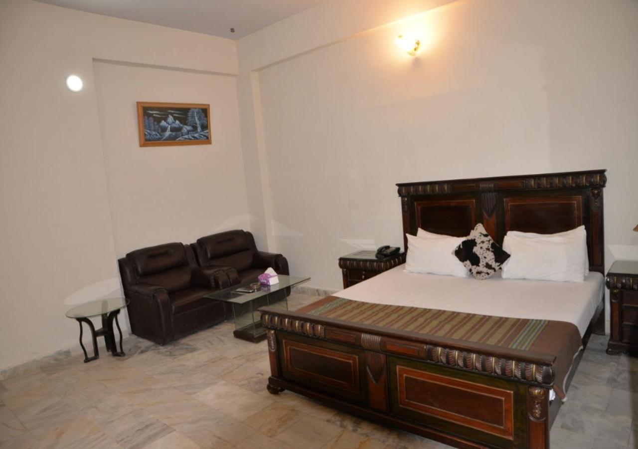 Step Inn Hotel Sukkur Kültér fotó